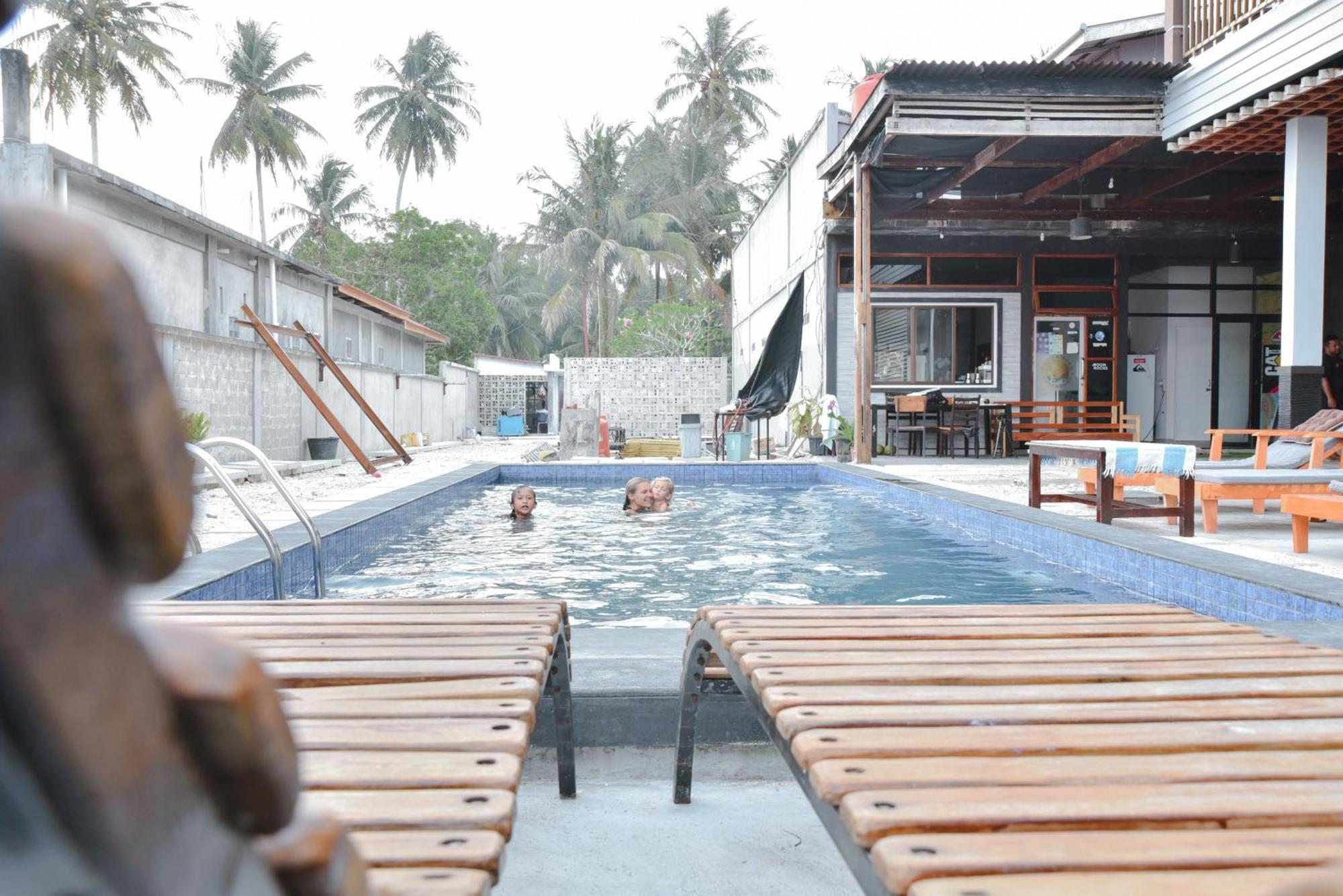 Oseda Nias Surf House Hotel Hilibotodane Exterior photo