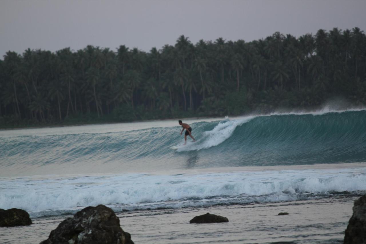 Oseda Nias Surf House Hotel Hilibotodane Exterior photo