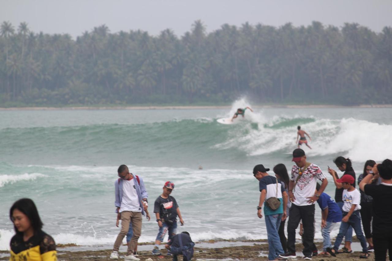 Oseda Nias Surf House Hotel Hilibotodane Exterior photo