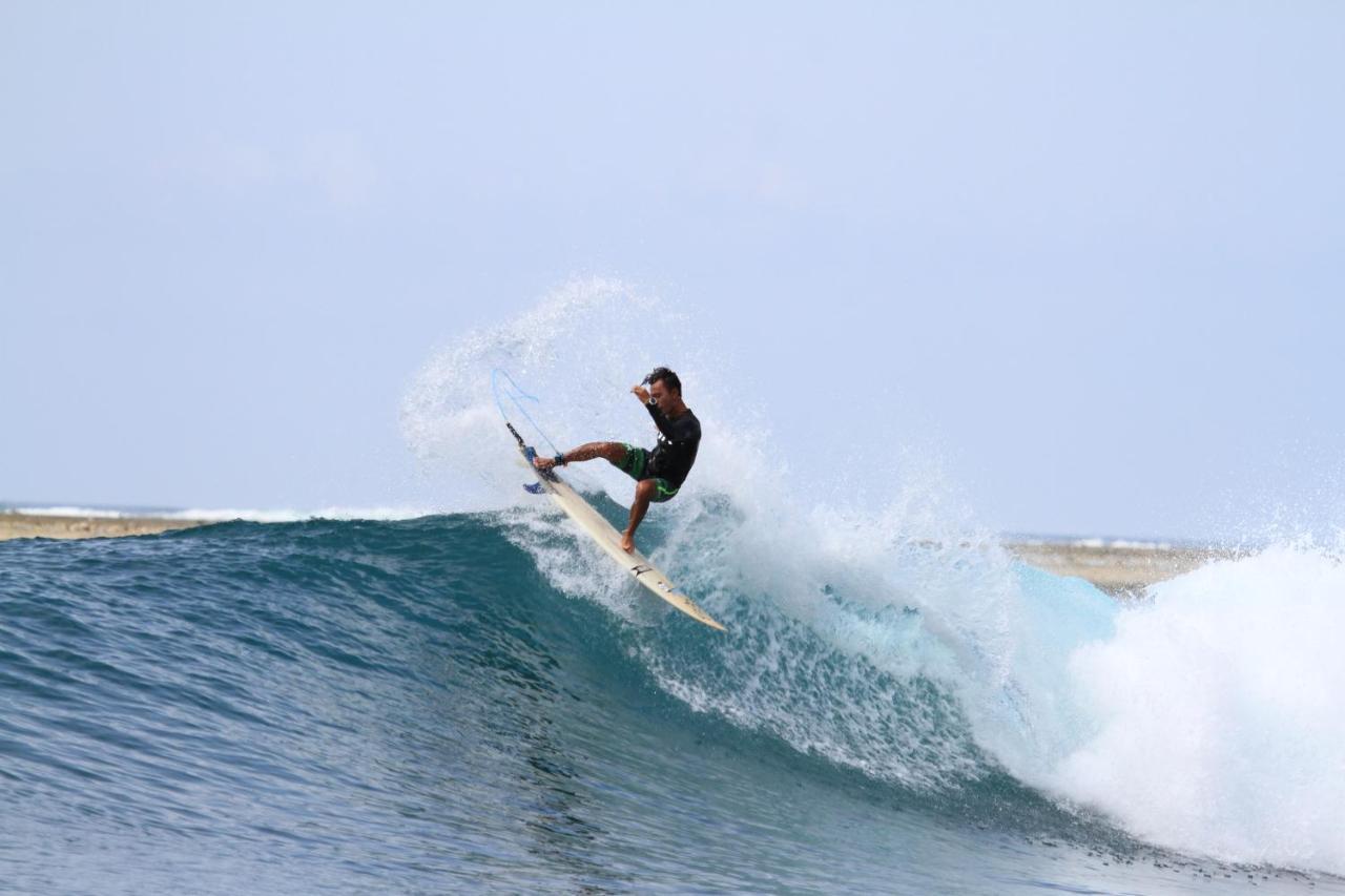 Oseda Nias Surf House Hotel Hilibotodane Exterior photo