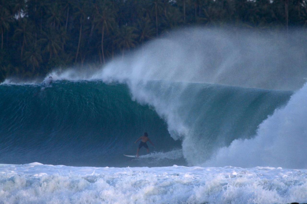 Oseda Nias Surf House Hotel Hilibotodane Exterior photo