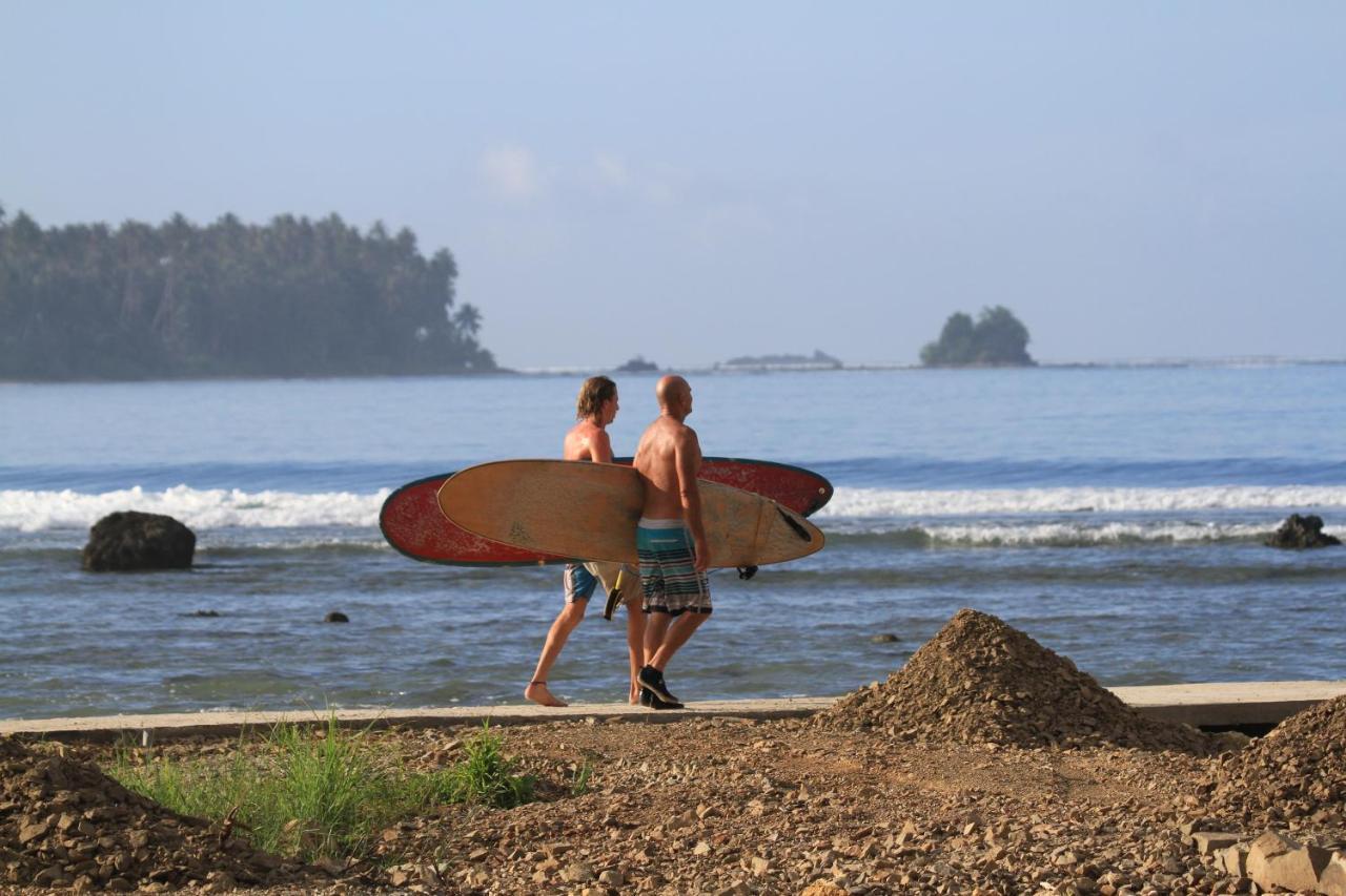 Oseda Nias Surf House Hotel Hilibotodane Exterior photo